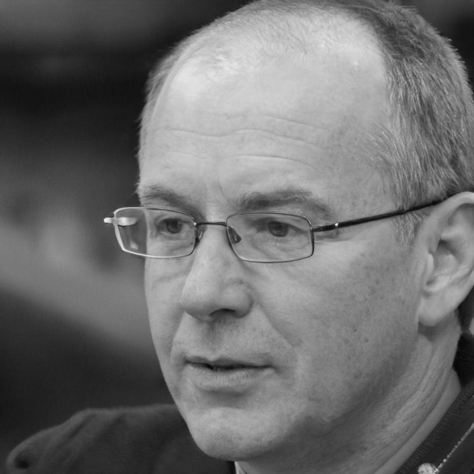 Henrik Lindqvist, Senior Financial Analyst